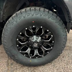 17x9 Fuel Rines Y Llantas 285/70/17 RT