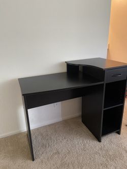 Office Desk Hardly Used And It’s In Fabulous Condition