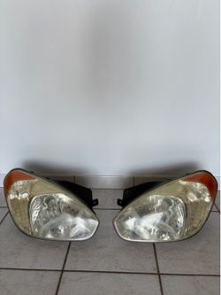 2006-2011 Hyundai Accent used Headlights
