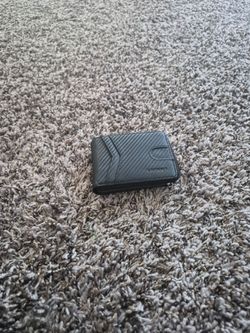 LATKNO Black Carbon Fiber Zip Wallet