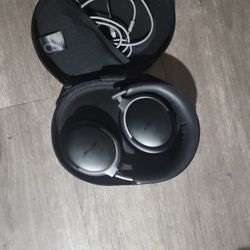 BOSE  Quiet Confort Ultra headphones