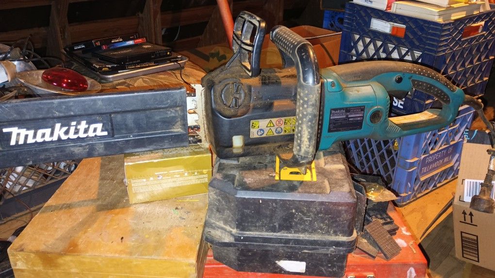 Makita Chainsaw