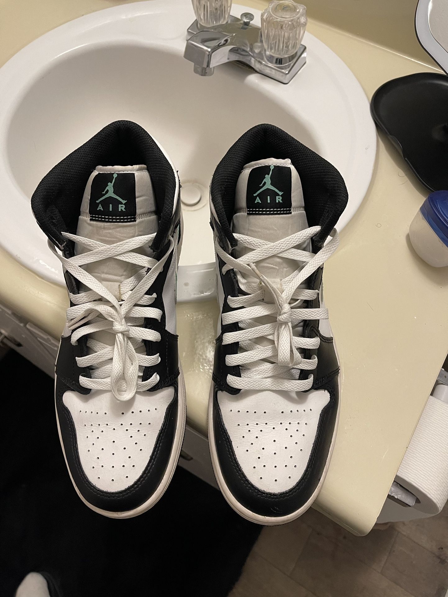 Air Jordan 1 “Green Glow” Size 9.5