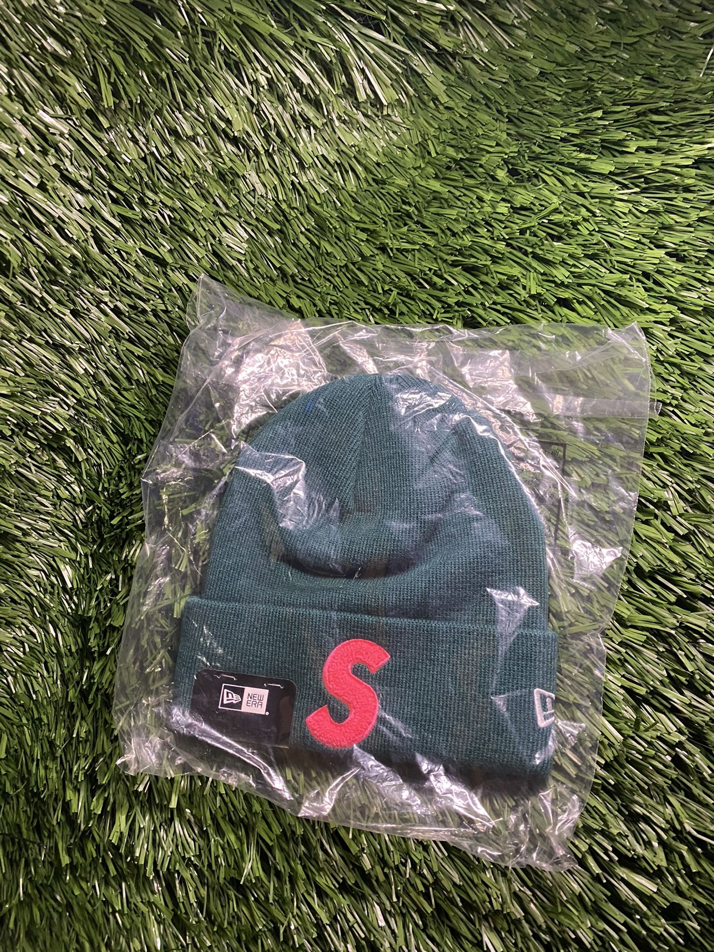 Supreme new era beanie FW18