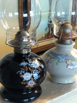 2 Vintage kerosene lamps decor