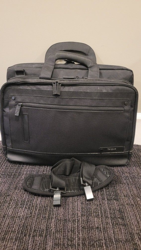 Brand New Targus Revolution Computer Laptop Tablet Bag Large With Strap TSA Approved