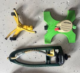 Lawn oscillating sprinklers