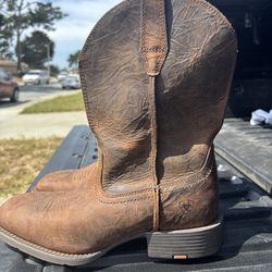 Size 10 ARIAT Boots (BRAND NEW) tag still on.