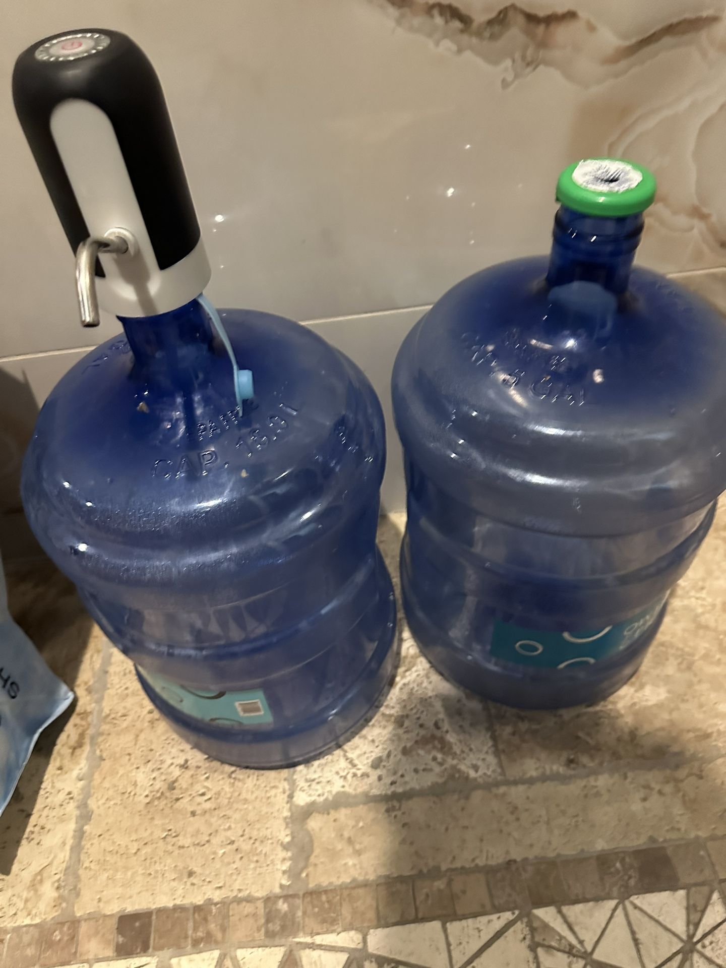 2 Water 5 Gallons With Electric Pump
