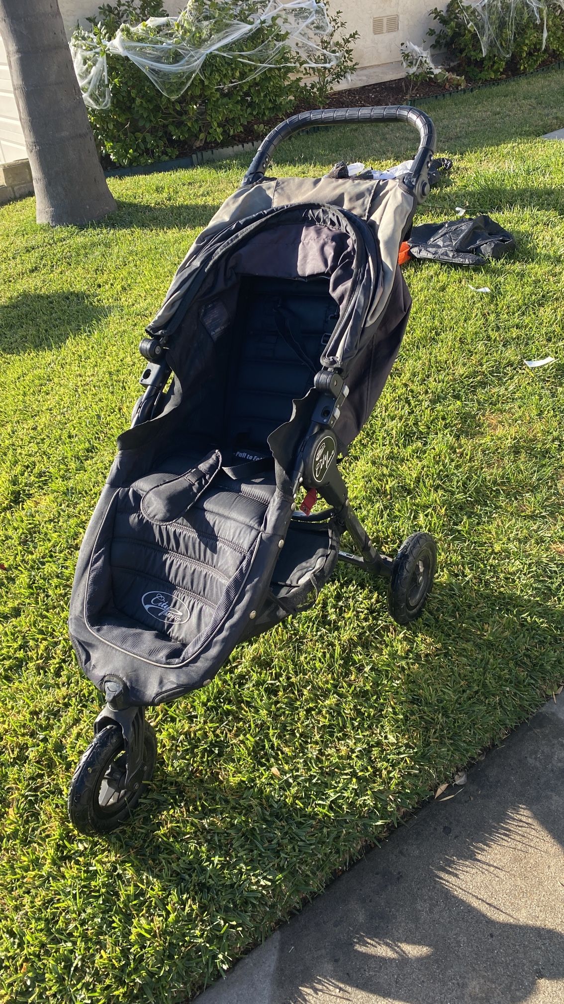 Baby Jogger City Mini GT2 All-Terrain Stroller Black Complete with Adjustable Handlebar Hand-Operated Parking Brake and car seat Adapter