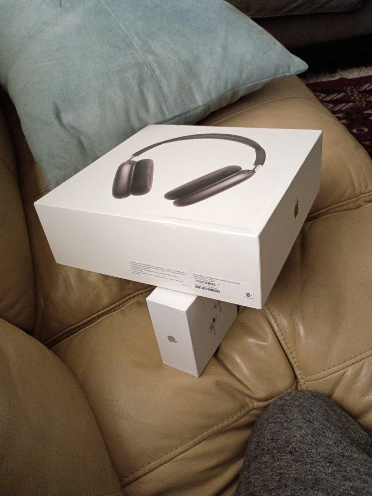 $250 Airpords Max