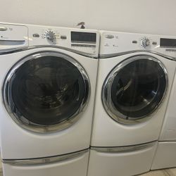 Whirlpool Washer And Gas dryer Set 