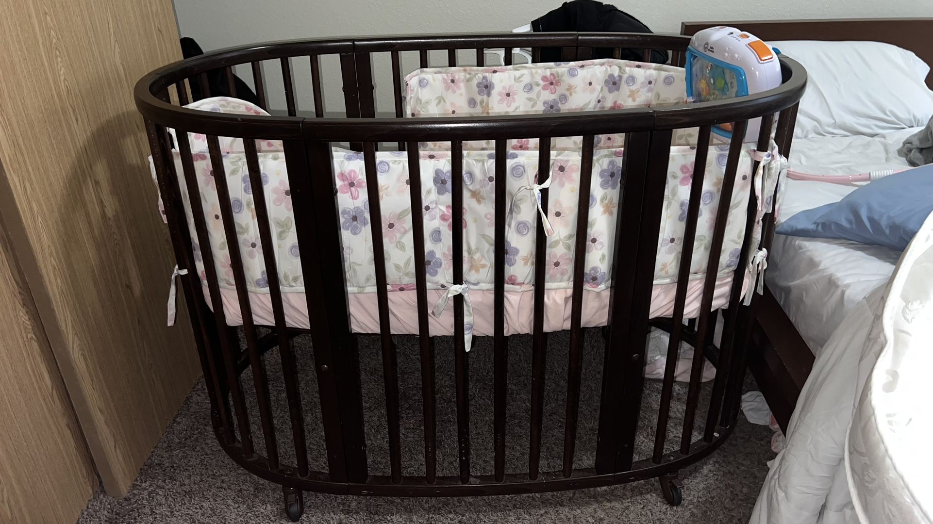 Stokke Sleepi Crib in brown