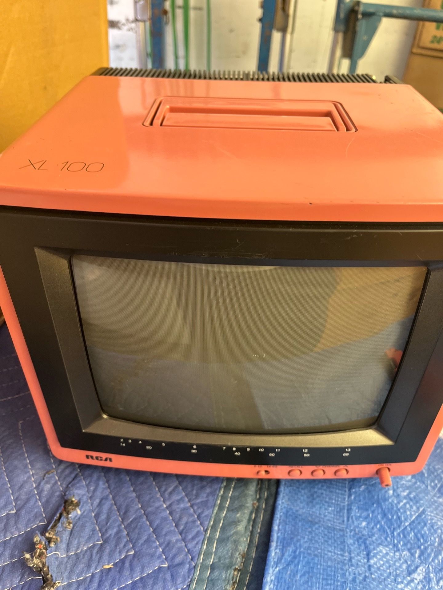 XL 100 vintage tv