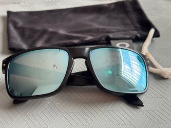 oakley holbrook