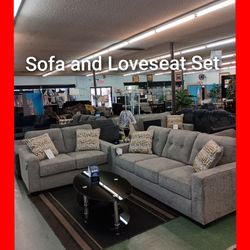 🤩 Beautiful Sofa and Loveseat Set