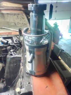 Oster juicer machine