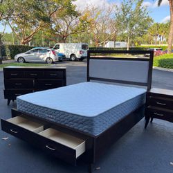 BEAUTIFUL SET QUEEN W FABRIC COATING ON THE HEADBOARD AND DRAWERS ON THE FOOTBOARD + MATTRESS / DRESSER & NIGHTSTAND - BY COASTER FINE FURNITURE - LIK