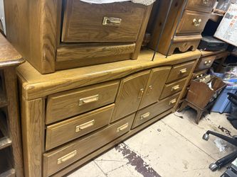 Vintage Vaughn Of Virginia Dresser With Matching Nighstand