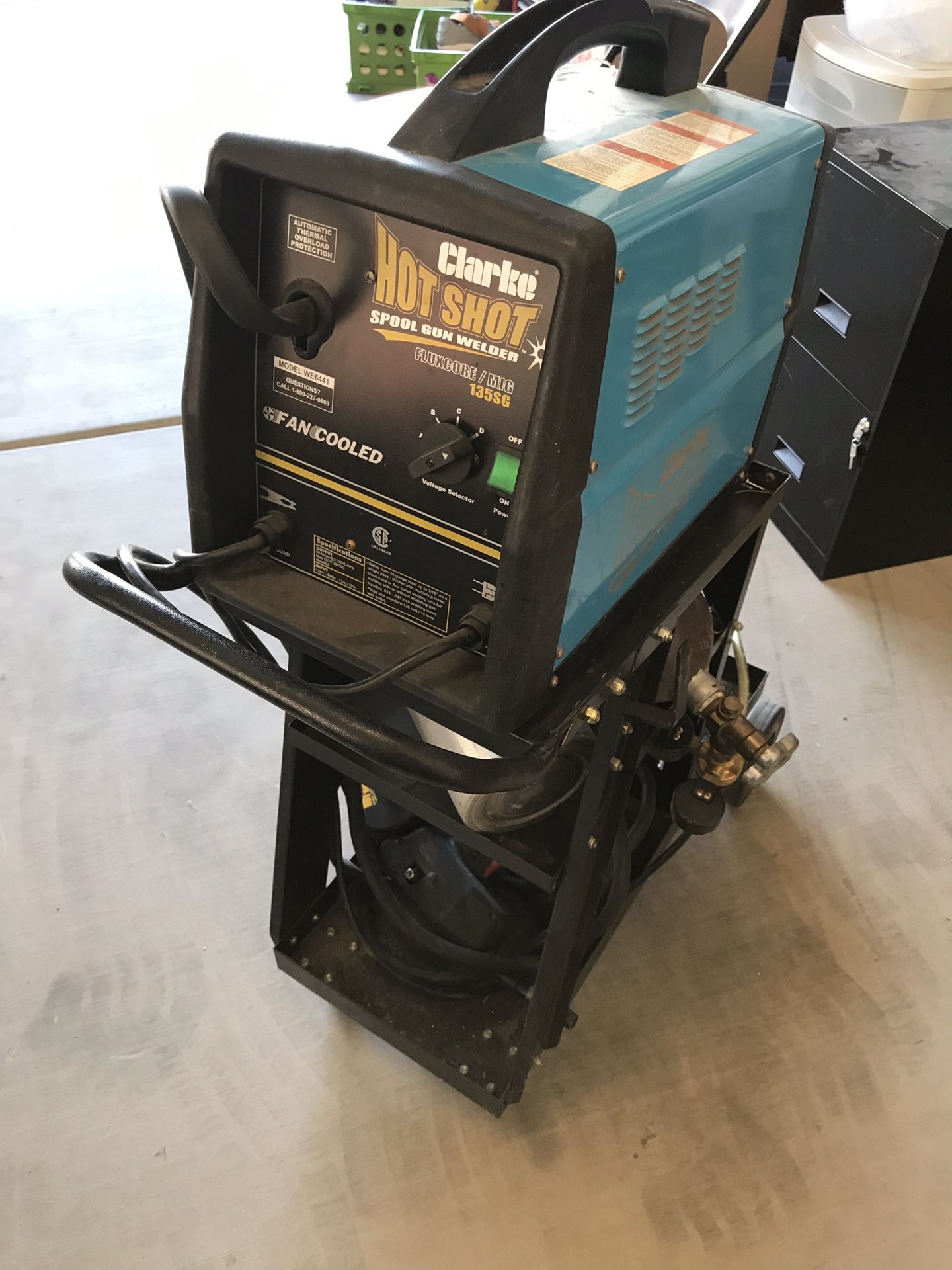 Clarke WE6441 135SG Fluxcore/MIG Spool Gun Welder comes with everything