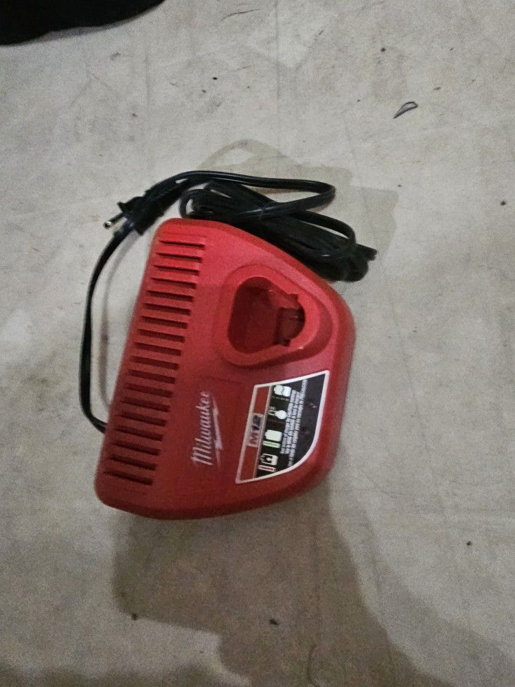 12v Milwaukee Charger