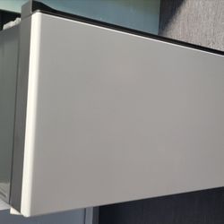 New. Samsung Laundry Pedestal Ivory
