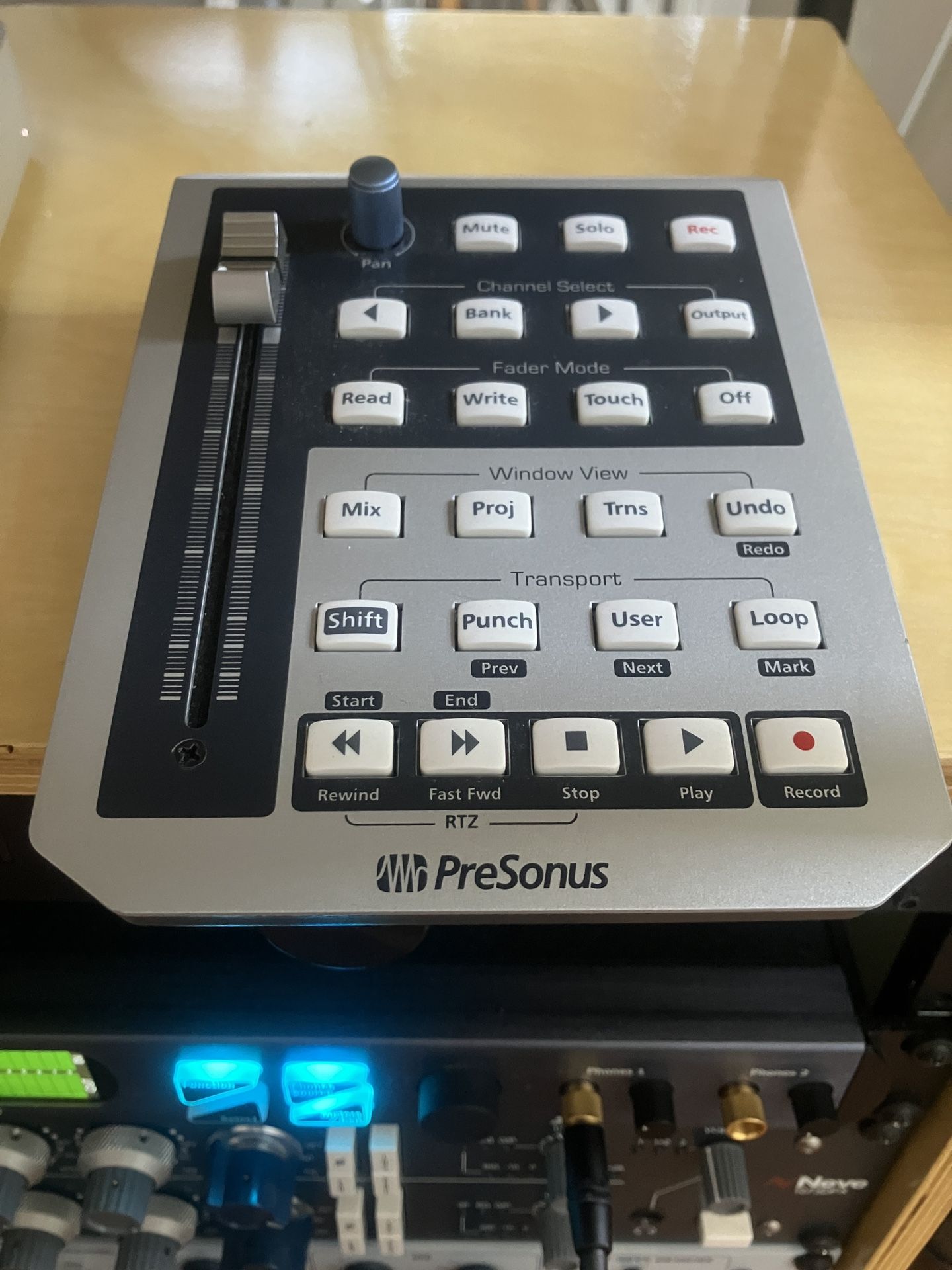 Presonus Faderport usb motorized control surface for Logic Pro Tools Live