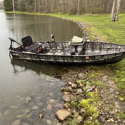 12’ FISHING BOAT WITH TROLLING MOTOR, FISH FINDER & MORE