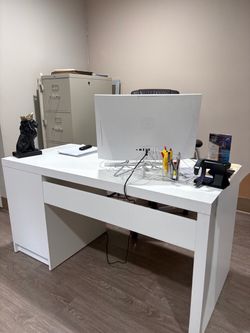 Free desk