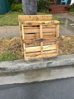 Free Palettes/ Crates