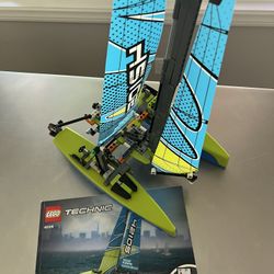 LEGO Technic sets Sailboat 42105 and Rescue Hovercraft 42120