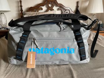 Patagonia Black Hole Duffel 40L Bag Luggage Backpack New Gray Grey NWT Glossy