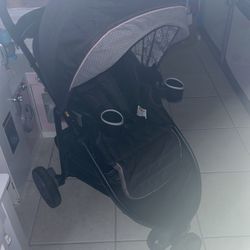 Beautiful Stroller And Amazing Condition