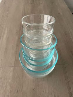 8 - Pyrex glass bowls