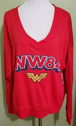 New With Tags WONDER WOMAN WW84 LONG SLEEVE SLEEPWEAR PAJAMA V NECK SWEATER SHIRT SIZE 2X (18W 20W)