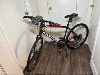 Schwinn Circuit Men's Hybrid Bike - 700c, Matte Black/Red