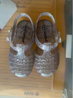 jelly cat and jack sandals 6t
