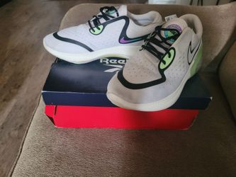 Size 8.5 Men's Nike Joyride Run