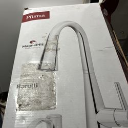 Pull down kitchen faucet