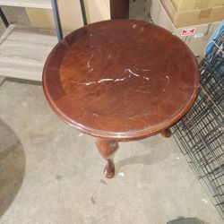 Round Side ,end,or Decorcation Table 