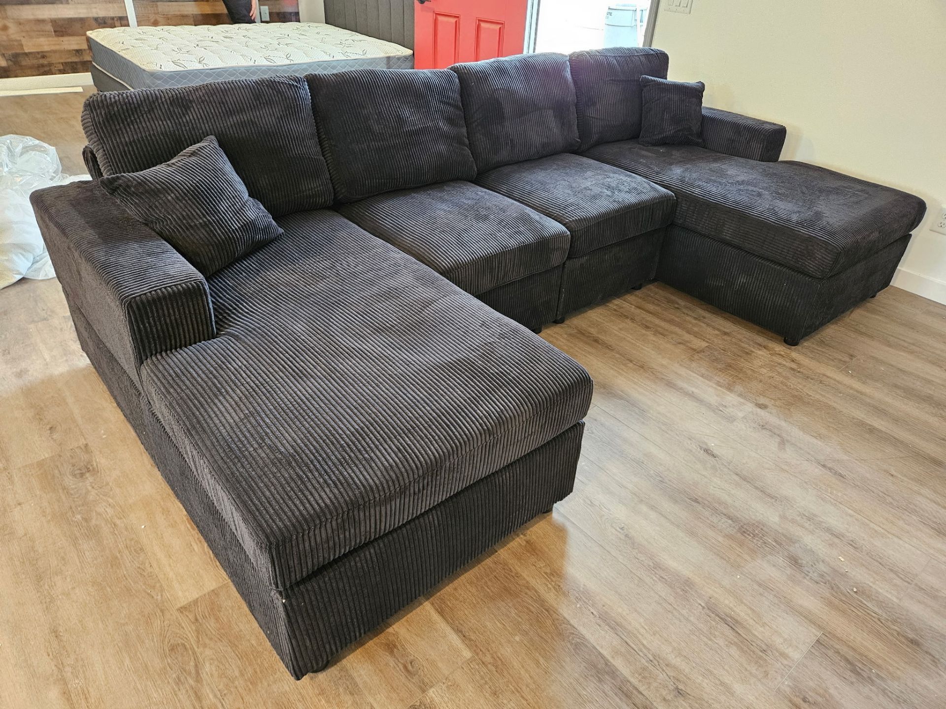 Sectional Doble Chaise Black $498 New