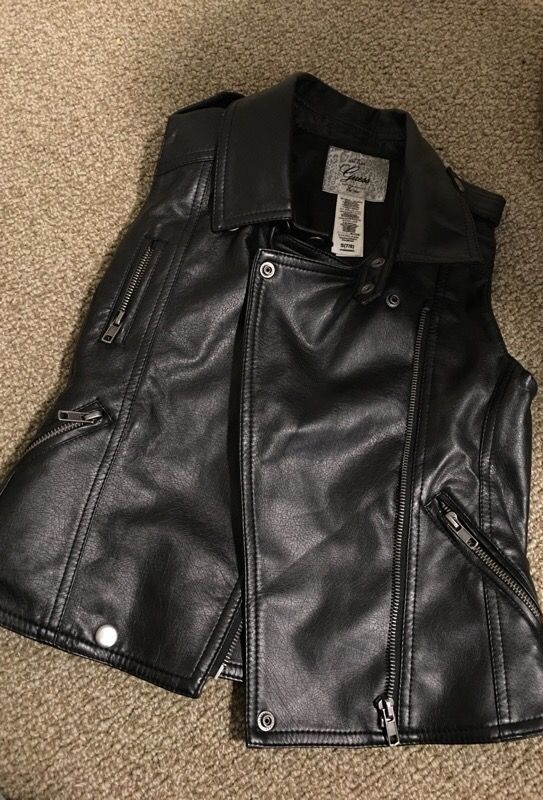 Black Guess kids Vest size 7/8 & item is New!