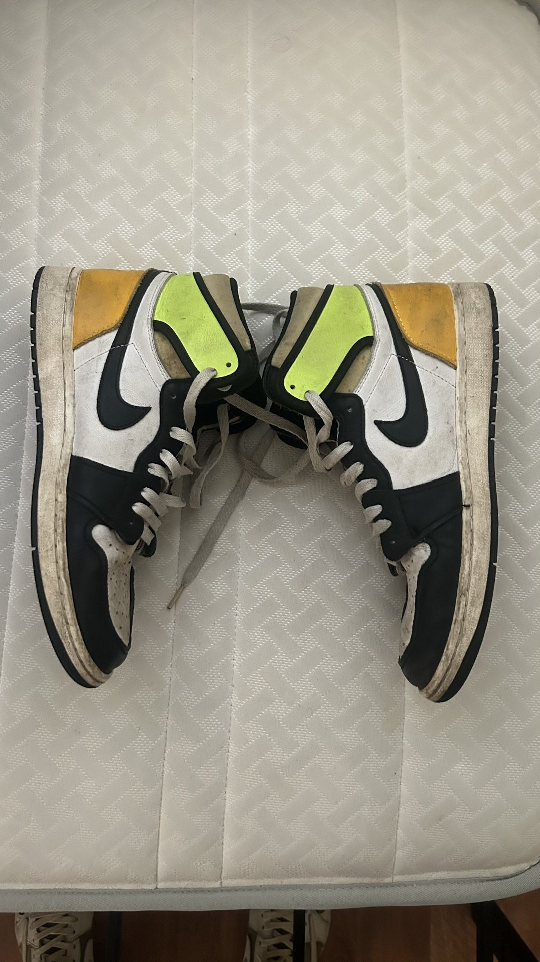 Volt Gold Jordan 1 Used 