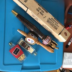 Large wooden beer tap(new in original box)，Black label beer tap, Pabst Dark beer tap, lite beer tap( used) 