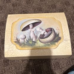 Mushroom Box 