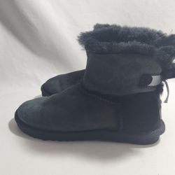 UGG Womans Mini Bailey Bow II Black Winter Boot US Size 8 Very Nice