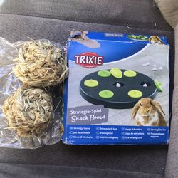 Bunny Rabbit Gerbil Guinea Pig Grass Ball Snack Board Strategy Game
