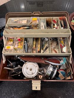 SERIOUS FISHERMEN!  Huge vintage lot!