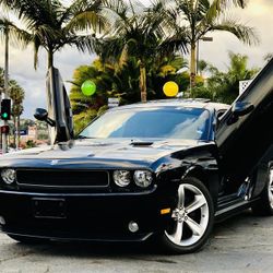 Dodge Challenger R/T Hemi 6-speed Manual!