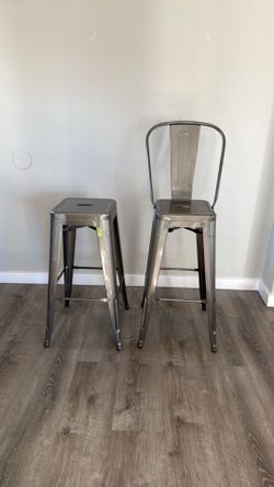 7 Metal bar stools